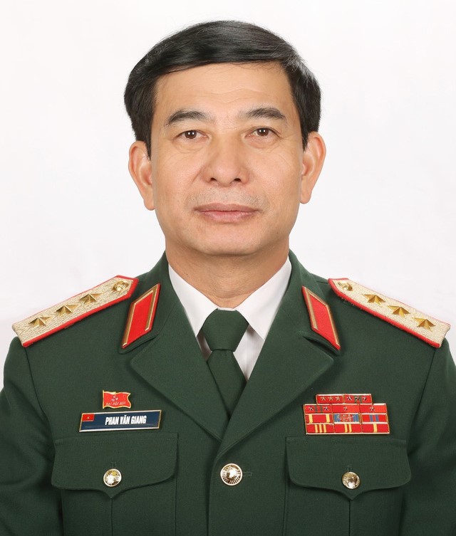 Tiểu sử đồng chí Phan Văn Giang